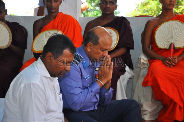 Commander dedicates a building to Sri Samudragiri Viharaya, Rumassala