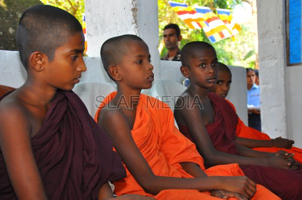 Commander dedicates a building to Sri Samudragiri Viharaya, Rumassala