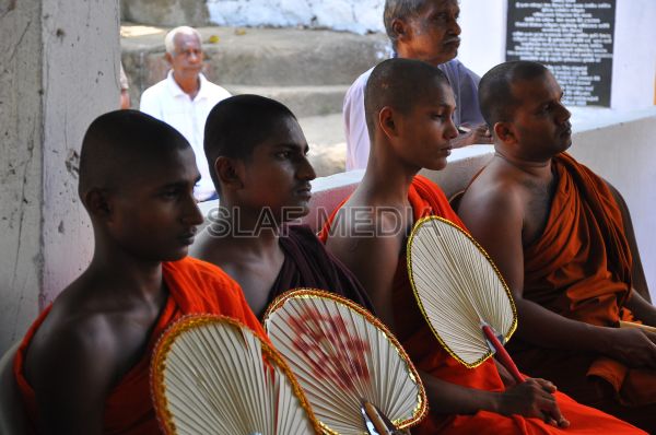 Commander dedicates a building to Sri Samudragiri Viharaya, Rumassala