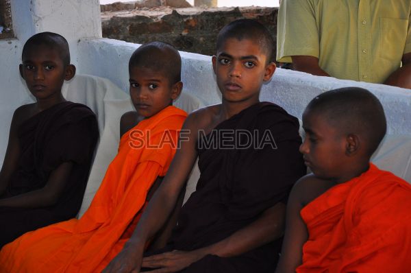 Commander dedicates a building to Sri Samudragiri Viharaya, Rumassala