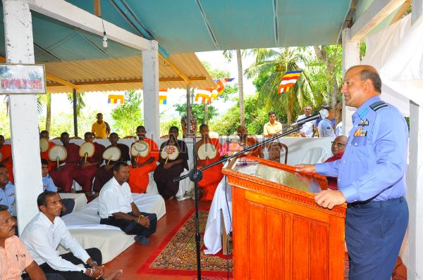 Commander dedicates a building to Sri Samudragiri Viharaya, Rumassala