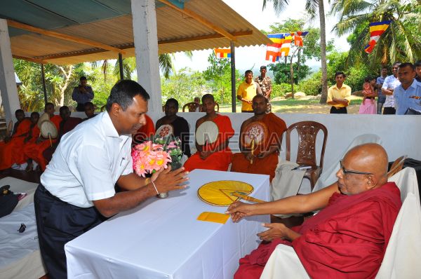 Commander dedicates a building to Sri Samudragiri Viharaya, Rumassala