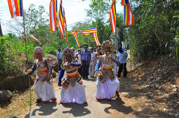 Commander dedicates a building to Sri Samudragiri Viharaya, Rumassala