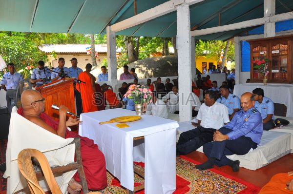 Commander dedicates a building to Sri Samudragiri Viharaya, Rumassala