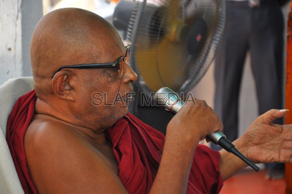 Commander dedicates a building to Sri Samudragiri Viharaya, Rumassala