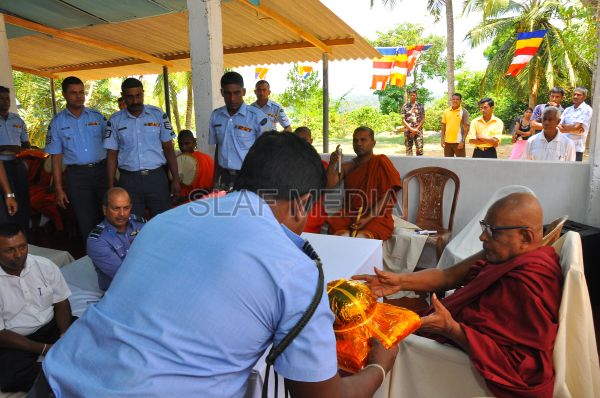 Commander dedicates a building to Sri Samudragiri Viharaya, Rumassala