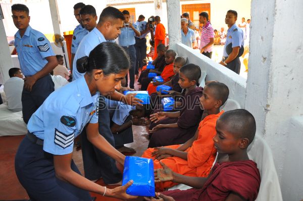 Commander dedicates a building to Sri Samudragiri Viharaya, Rumassala
