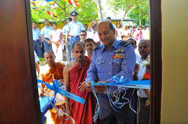 Commander dedicates a building to Sri Samudragiri Viharaya, Rumassala