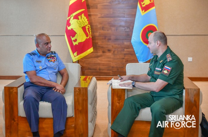 MILITARY, AIR AND NAVAL ATTACHÉ OF THE EMBASSY OF THE RUSSIAN
CALLS ON THE COMMANDER