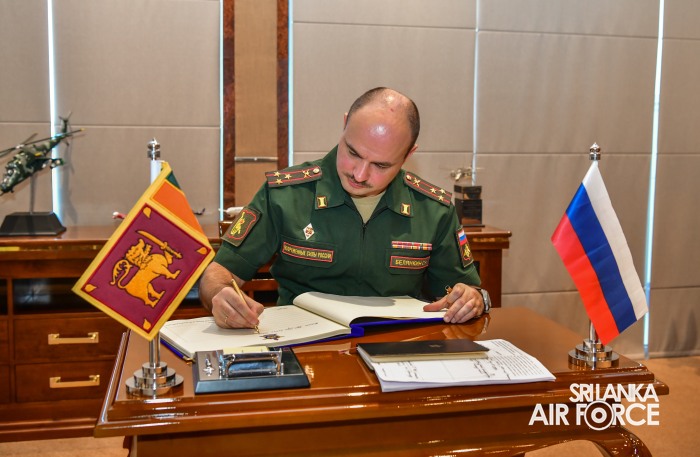 MILITARY, AIR AND NAVAL ATTACHÉ OF THE EMBASSY OF THE RUSSIAN
CALLS ON THE COMMANDER