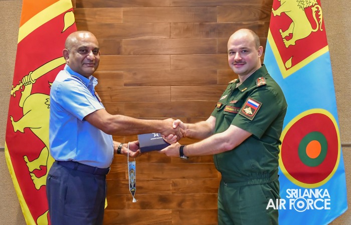 MILITARY, AIR AND NAVAL ATTACHÉ OF THE EMBASSY OF THE RUSSIAN
CALLS ON THE COMMANDER