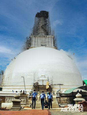 SLAF SUCCESSFULLY PLACES FINIAL ON TOP OF THE SANDAHIRU SEYA
