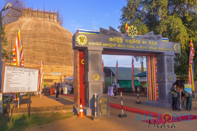 COMMANDER PARTICIPATES FOR “SANDAHIRU SEYA” TREASURE DEPOSITING
CEREMONY