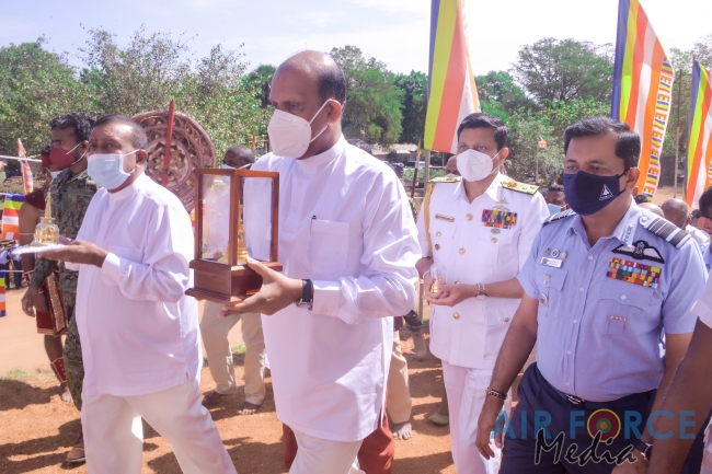 COMMANDER PARTICIPATES FOR “SANDAHIRU SEYA” TREASURE DEPOSITING
CEREMONY