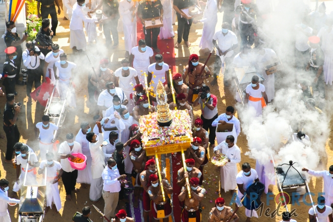 COMMANDER PARTICIPATES FOR “SANDAHIRU SEYA” TREASURE DEPOSITING
CEREMONY