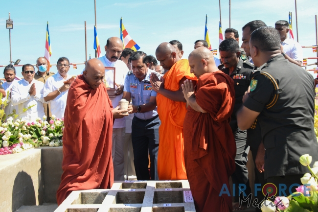 COMMANDER PARTICIPATES FOR “SANDAHIRU SEYA” TREASURE DEPOSITING
CEREMONY