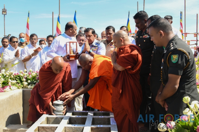 COMMANDER PARTICIPATES FOR “SANDAHIRU SEYA” TREASURE DEPOSITING
CEREMONY