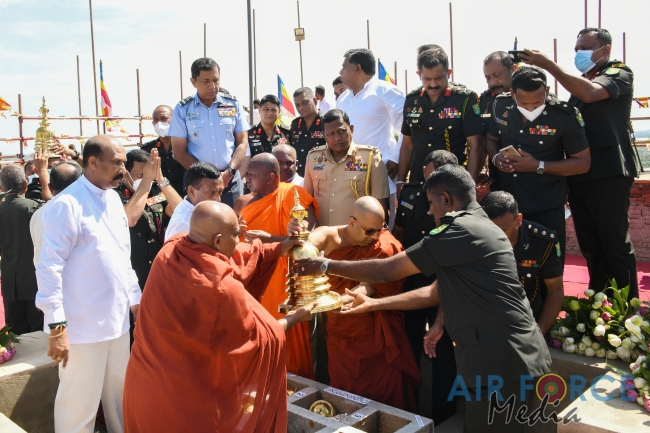 COMMANDER PARTICIPATES FOR “SANDAHIRU SEYA” TREASURE DEPOSITING
CEREMONY