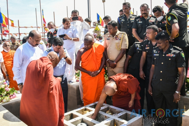 COMMANDER PARTICIPATES FOR “SANDAHIRU SEYA” TREASURE DEPOSITING
CEREMONY