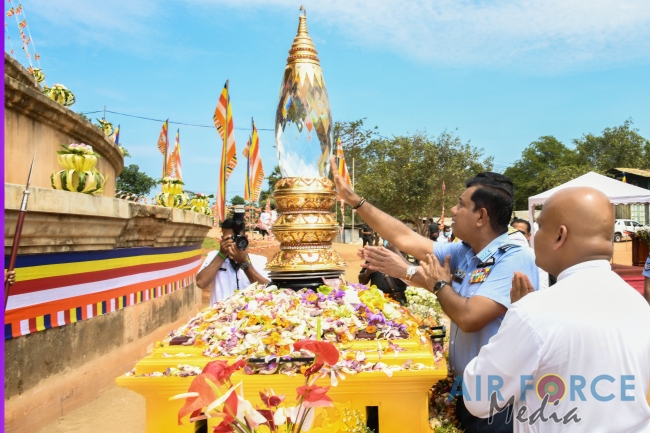 COMMANDER PARTICIPATES FOR “SANDAHIRU SEYA” TREASURE DEPOSITING
CEREMONY