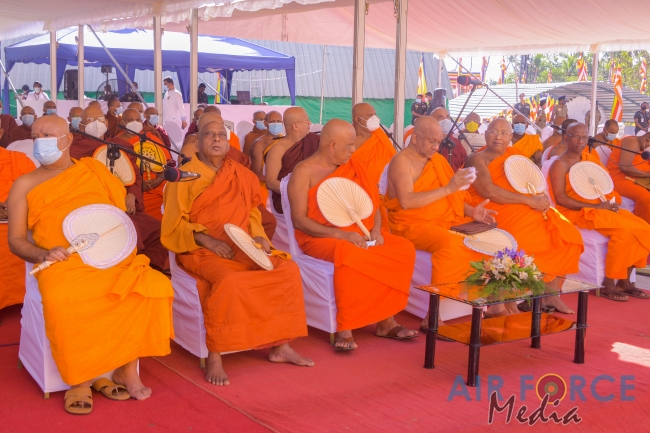 COMMANDER PARTICIPATES FOR “SANDAHIRU SEYA” TREASURE DEPOSITING
CEREMONY