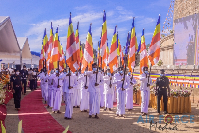 COMMANDER PARTICIPATES FOR “SANDAHIRU SEYA” TREASURE DEPOSITING
CEREMONY