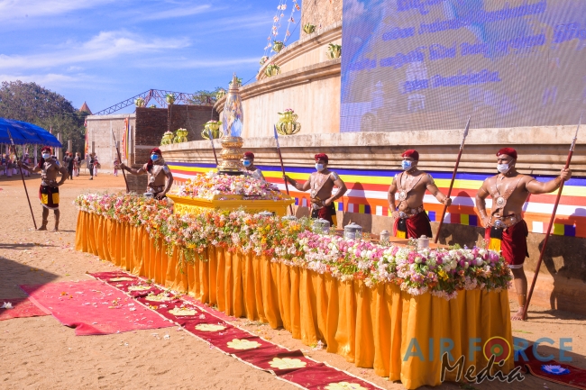 COMMANDER PARTICIPATES FOR “SANDAHIRU SEYA” TREASURE DEPOSITING
CEREMONY