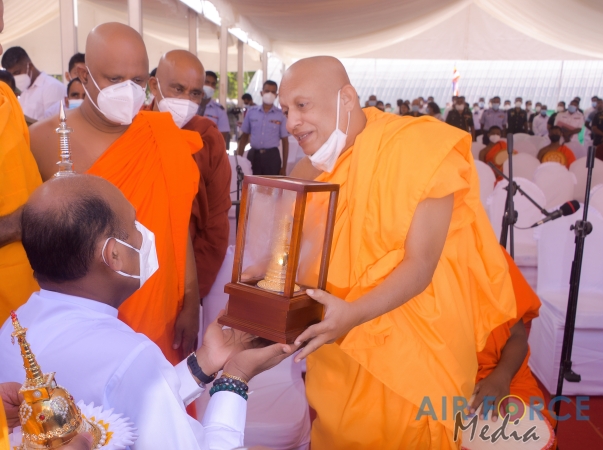 COMMANDER PARTICIPATES FOR “SANDAHIRU SEYA” TREASURE DEPOSITING
CEREMONY