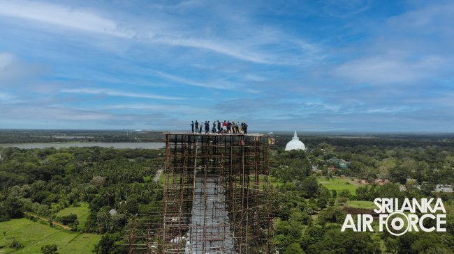 SLAF SUCCESSFULLY PLACES FINIAL ON TOP OF THE SANDAHIRU SEYA