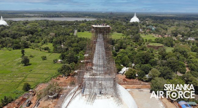 SLAF SUCCESSFULLY PLACES FINIAL ON TOP OF THE SANDAHIRU SEYA