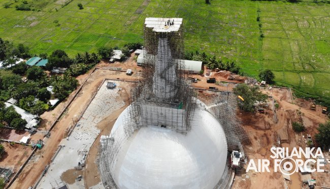 SLAF SUCCESSFULLY PLACES FINIAL ON TOP OF THE SANDAHIRU SEYA
