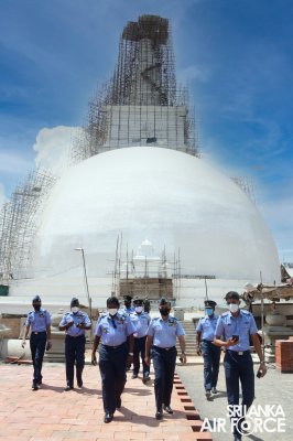 SLAF SUCCESSFULLY PLACES FINIAL ON TOP OF THE SANDAHIRU SEYA