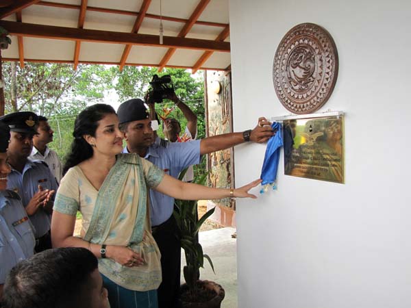 SLAF Seva Vanitha Donates Rs 1 million House to War Hero SLAF Seva Vanitha Donates Rs 1 million House to War Hero