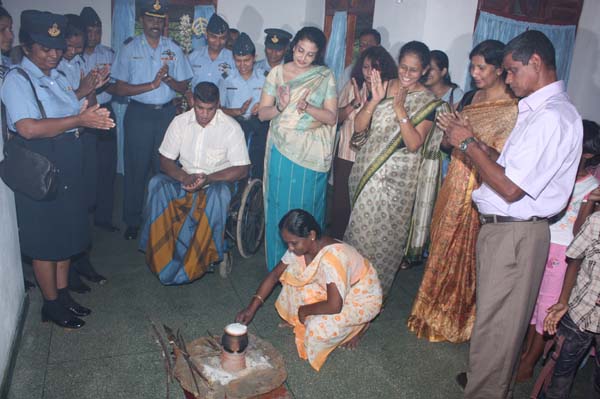 SLAF Seva Vanitha Donates Rs 1 million House to War Hero SLAF Seva Vanitha Donates Rs 1 million House to War Hero