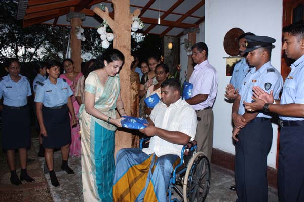 SLAF Seva Vanitha Donates Rs 1 million House to War Hero SLAF Seva Vanitha Donates Rs 1 million House to War Hero
