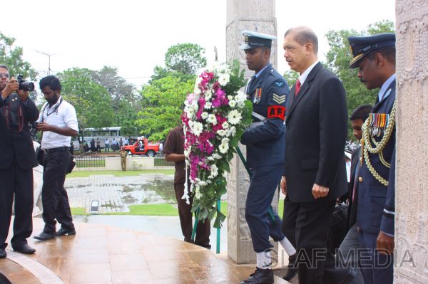 The
President of Seychelles pays a floral tribute to the fallen war heroes