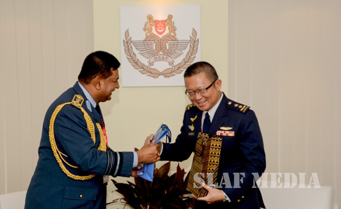Singapore Air Force Chief Calls on Commander of the Sri Lanka Air Force