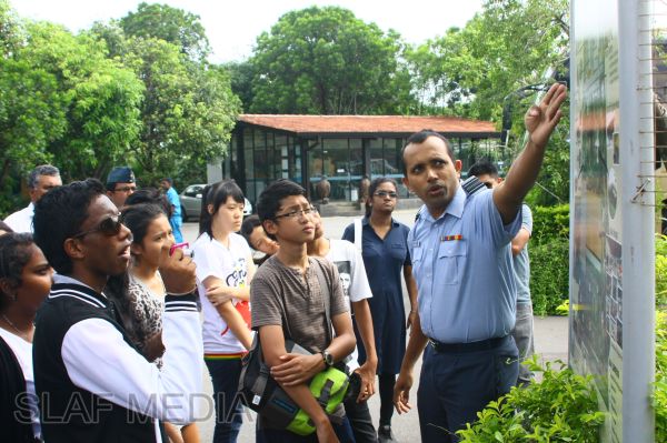 A Batch of Foreign Students Visit to The SLAF Museum