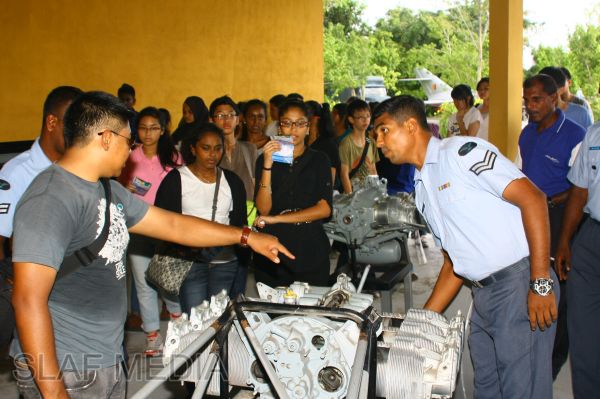 A Batch of Foreign Students Visit to The SLAF Museum