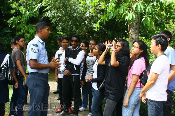 A Batch of Foreign Students Visit to The SLAF Museum
