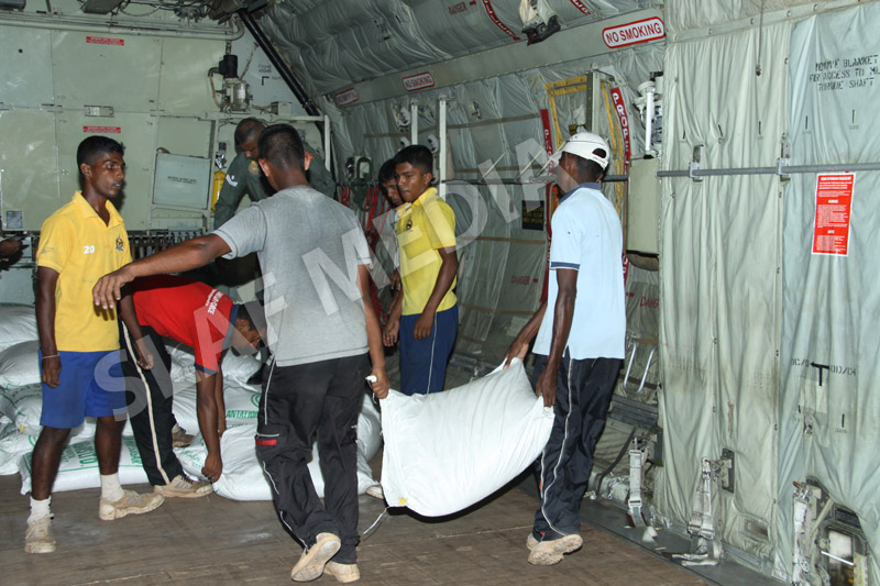 අත්යවශ්යය වියලි ආහාර ටොන් 18ක් ගුවනින් පකිස්තානයට