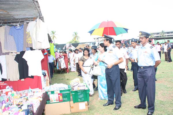 ගුවන් හමුදා අවුරුදු පොළ මෙවර කොළඹ කදවුරේදී.. Air Force Avurudu Pola Attracts Large Crowds