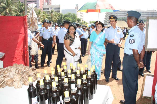 ගුවන් හමුදා අවුරුදු පොළ මෙවර කොළඹ කදවුරේදී.. Air Force Avurudu Pola Attracts Large Crowds