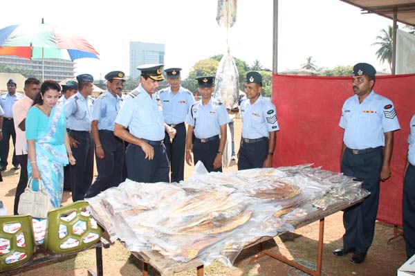 ගුවන් හමුදා අවුරුදු පොළ මෙවර කොළඹ කදවුරේදී.. Air Force Avurudu Pola Attracts Large Crowds