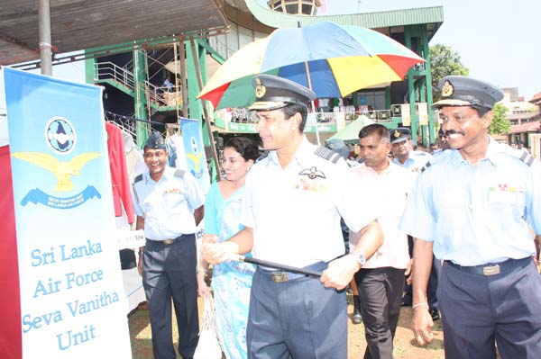 ගුවන් හමුදා අවුරුදු පොළ මෙවර කොළඹ කදවුරේදී.. Air Force Avurudu Pola Attracts Large Crowds