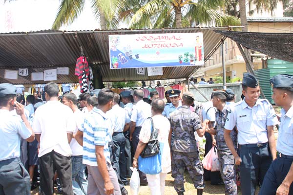 ගුවන් හමුදා අවුරුදු පොළ මෙවර කොළඹ කදවුරේදී.. Air Force Avurudu Pola Attracts Large Crowds