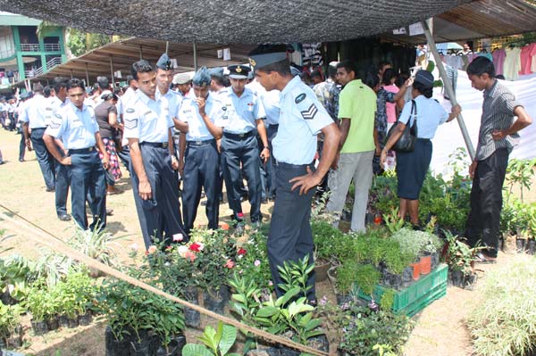 ගුවන් හමුදා අවුරුදු පොළ මෙවර කොළඹ කදවුරේදී.. Air Force Avurudu Pola Attracts Large Crowds