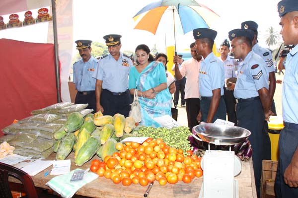 ගුවන් හමුදා අවුරුදු පොළ මෙවර කොළඹ කදවුරේදී.. Air Force Avurudu Pola Attracts Large Crowds