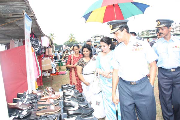 ගුවන් හමුදා අවුරුදු පොළ මෙවර කොළඹ කදවුරේදී.. Air Force Avurudu Pola Attracts Large Crowds