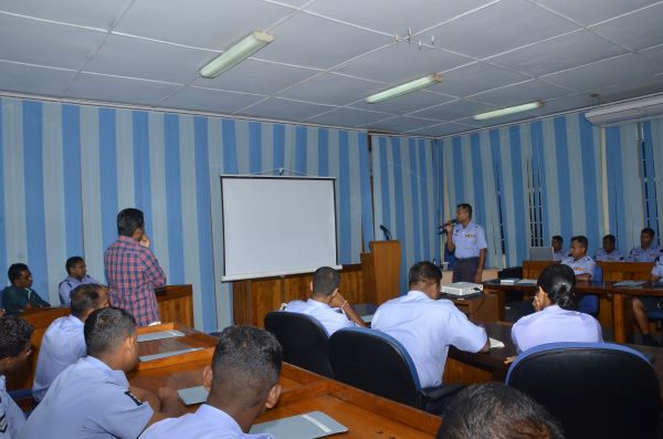 A Workshop for SLAF Comperes